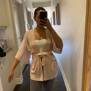 Wilfred light pink kimono with tie.